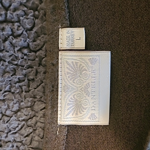 Dantelle Brown Short Sleeve Top with Gold Decal. - Picture 4 of 8